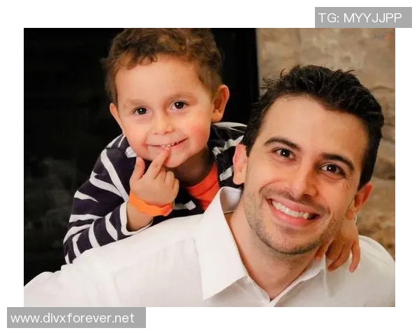 足球明星背后的英雄父亲们精彩瞬间合集展现父爱的力量与支持